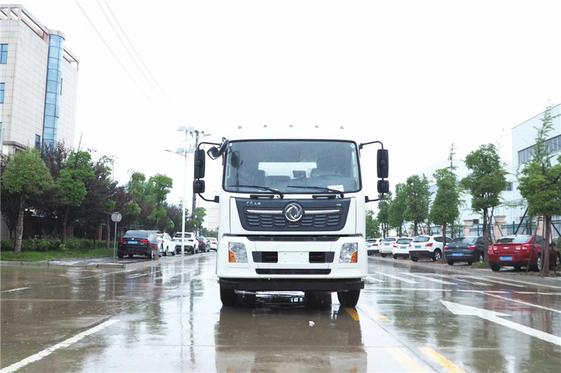 東風天龍后八輪20噸噴霧車，國六綠化噴灑車